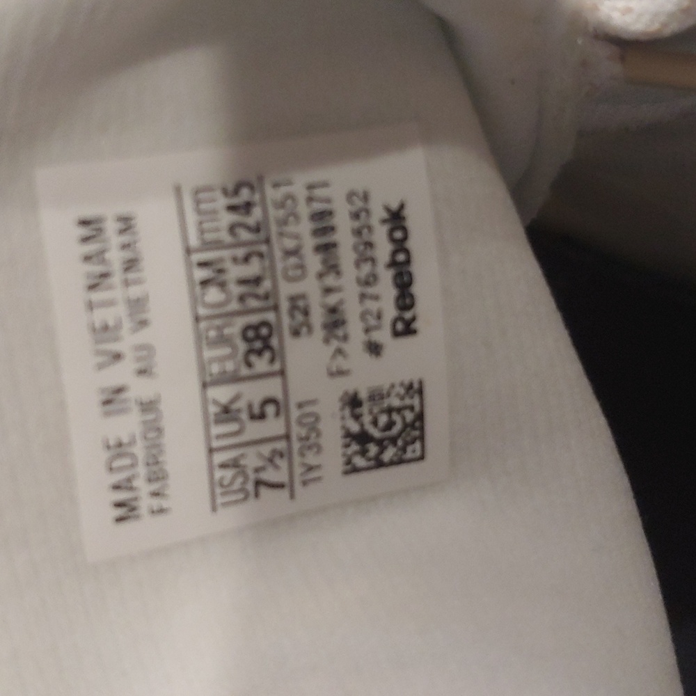 Athletic shoes - Picture 4 of 6